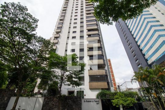 Apartamento mobiliado em Campo Belo com 3 quartos, closet e academia no condomínio, ideal para comprar. — Fachada