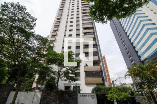 Apartamento mobiliado em Campo Belo com 3 quartos, closet e academia no condomínio, ideal para comprar. — Fachada