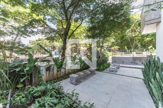 Apartamento mobiliado em Campo Belo com 3 quartos, closet e academia no condomínio, ideal para comprar. — Área Comum