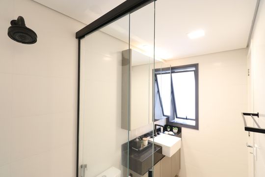 Apartamento com 3 quartos e varanda em Água Branca, ideal para comprar. — Banheiro da Suíte