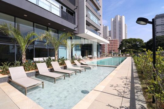 Apartamento com 3 quartos e varanda em Água Branca, ideal para comprar. — Área comum - Piscina