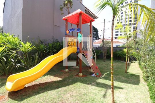 Apartamento com 3 quartos e varanda em Água Branca, ideal para comprar. — Área comum - Playground