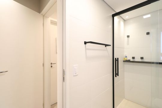 Apartamento com 3 quartos e varanda em Água Branca, ideal para comprar. — Banheiro da Suíte