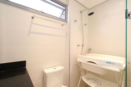 Apartamento com 3 quartos e varanda em Água Branca, ideal para comprar. — Banheiro da Suíte 3