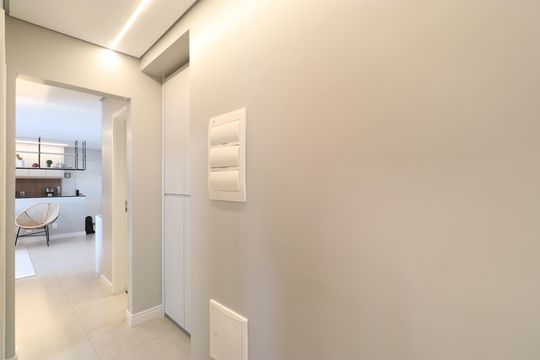 Apartamento com 3 quartos e varanda em Água Branca, ideal para comprar. — Corredor 