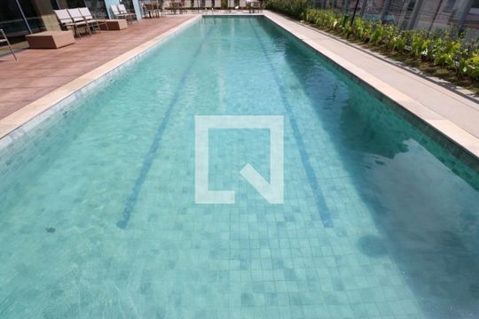 Apartamento com 3 quartos e varanda em Água Branca, ideal para comprar. — Área comum - Piscina