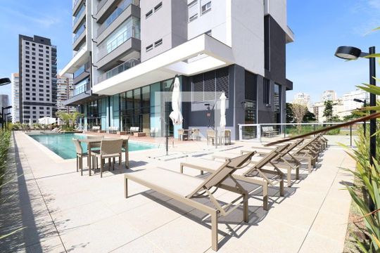Apartamento com 3 quartos e varanda em Água Branca, ideal para comprar. — Área comum - Piscina