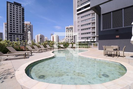 Apartamento com 3 quartos e varanda em Água Branca, ideal para comprar. — Área comum - Piscina
