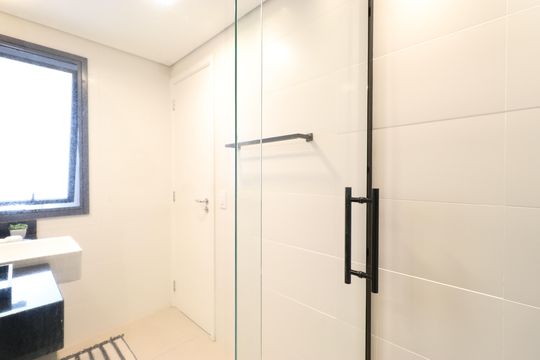 Apartamento com 3 quartos e varanda em Água Branca, ideal para comprar. — Banheiro da Suíte