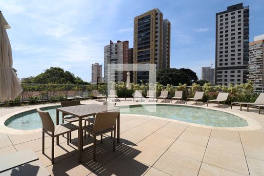 Apartamento com 3 quartos e varanda em Água Branca, ideal para comprar. — Área comum - Piscina