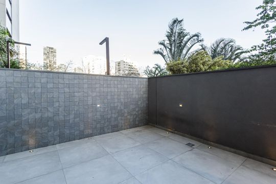 Venda de apartamento com 2 suítes, piscina no condomínio e garden. — Varanda