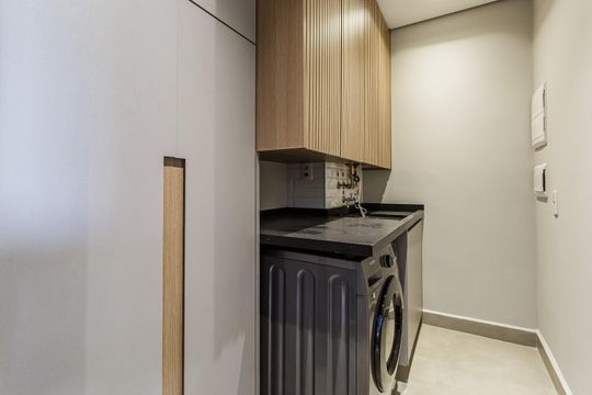 Venda de apartamento com 2 suítes, piscina no condomínio e garden. — Área de Serviço
