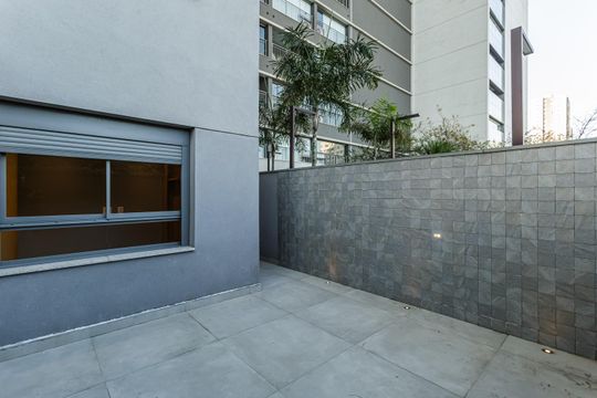 Venda de apartamento com 2 suítes, piscina no condomínio e garden. — Varanda