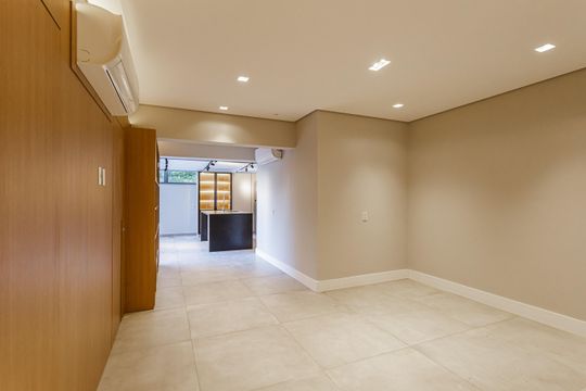 Venda de apartamento com 2 suítes, piscina no condomínio e garden. — Sala