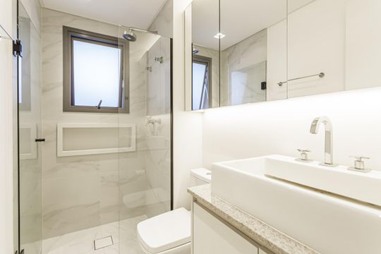 Venda de apartamento com 2 suítes, piscina no condomínio e garden. — Banheiro da Suíte 2
