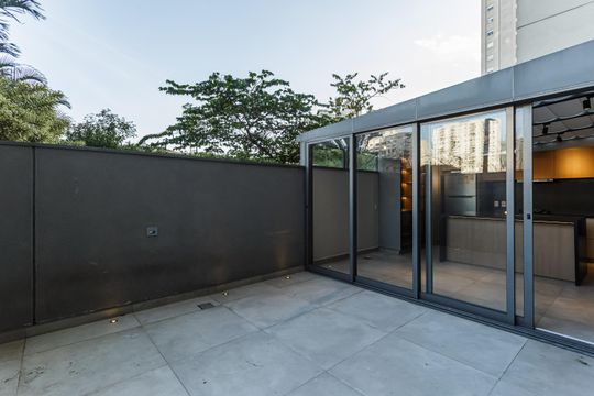 Venda de apartamento com 2 suítes, piscina no condomínio e garden. — Varanda