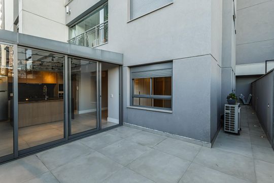 Venda de apartamento com 2 suítes, piscina no condomínio e garden. — Varanda