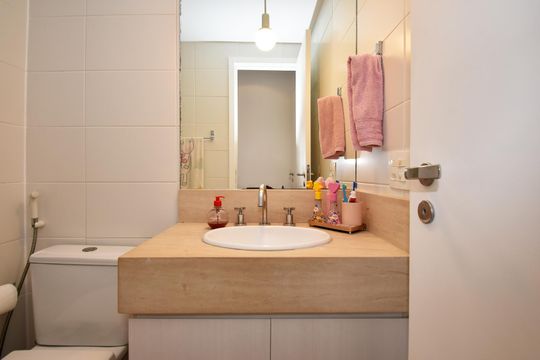 Apartamento em Perdizes com 2 quartos, varanda, closet, piscina e academia. Excelente compra! — banheiro suite 1