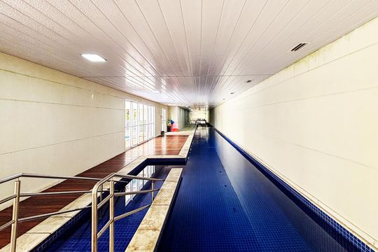 Apartamento em Perdizes com 2 quartos, varanda, closet, piscina e academia. Excelente compra! — psicina coberta