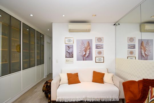 Apartamento em Perdizes com 2 quartos, varanda, closet, piscina e academia. Excelente compra! — Sala de estar 1
