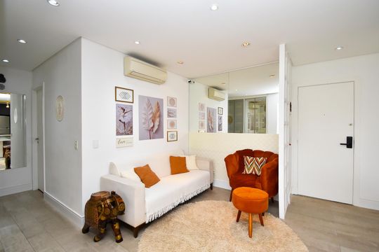 Apartamento em Perdizes com 2 quartos, varanda, closet, piscina e academia. Excelente compra! — Sala de estar 1