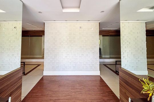 Apartamento em Perdizes com 2 quartos, varanda, closet, piscina e academia. Excelente compra! — hall de entrada