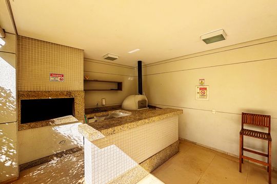 Apartamento em Perdizes com 2 quartos, varanda, closet, piscina e academia. Excelente compra! — churrasqueria