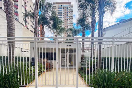 Apartamento em Perdizes com 2 quartos, varanda, closet, piscina e academia. Excelente compra! — fachada do predio