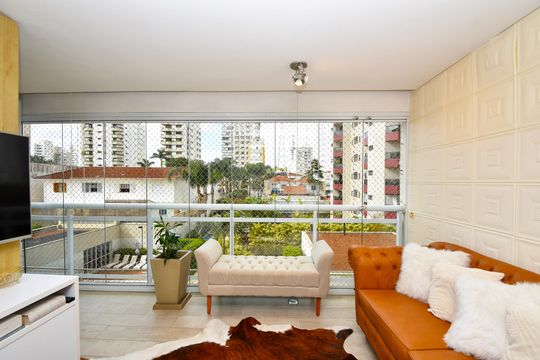 Apartamento em Perdizes com 2 quartos, varanda, closet, piscina e academia. Excelente compra! — varanda Sala de estar 2