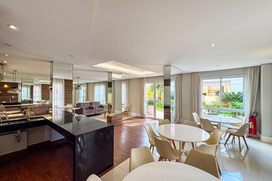 Apartamento em Perdizes com 2 quartos, varanda, closet, piscina e academia. Excelente compra! — sala de festa