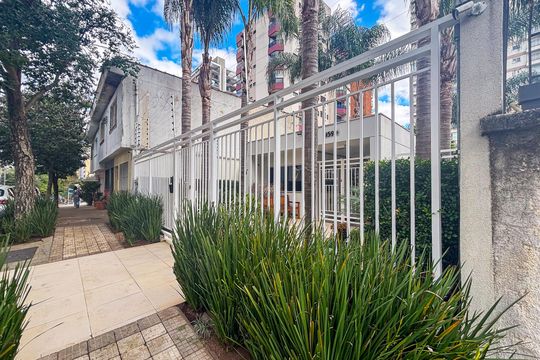 Apartamento em Perdizes com 2 quartos, varanda, closet, piscina e academia. Excelente compra! — fachada do predio