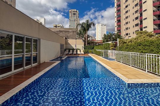 Apartamento em Perdizes com 2 quartos, varanda, closet, piscina e academia. Excelente compra! — psicina