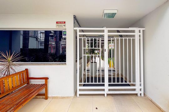 Apartamento em Perdizes com 2 quartos, varanda, closet, piscina e academia. Excelente compra! — portaria