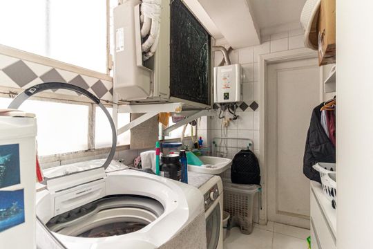 Apartamento mobiliado, 3 quartos, disponível para comprar. — Área de Serviço