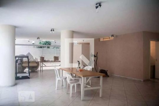 Apartamento mobiliado, 3 quartos, disponível para comprar. — Salão de Festas