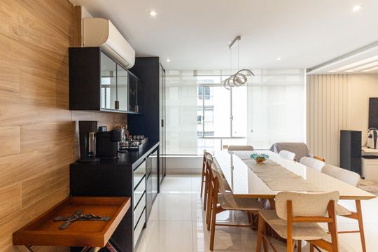 Apartamento mobiliado, 3 quartos, disponível para comprar. — Sala