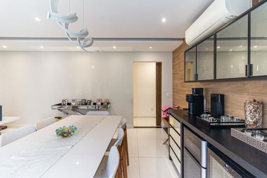Apartamento mobiliado, 3 quartos, disponível para comprar. — Sala