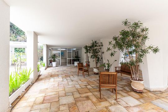 Apartamento mobiliado, 3 quartos, disponível para comprar. — Hall de Entrada