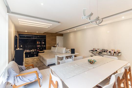 Apartamento mobiliado, 3 quartos, disponível para comprar. — Sala