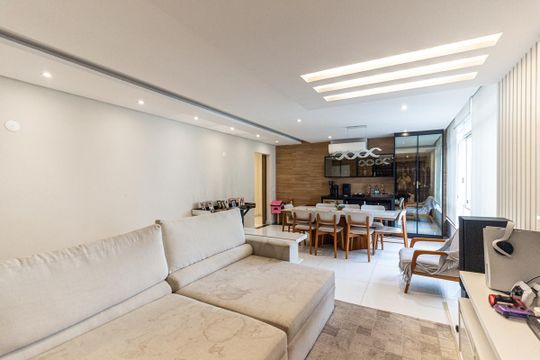 Apartamento mobiliado, 3 quartos, disponível para comprar. — Sala