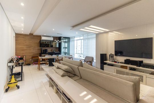 Apartamento mobiliado, 3 quartos, disponível para comprar. — Sala