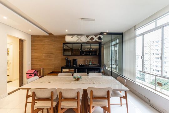 Apartamento mobiliado, 3 quartos, disponível para comprar. — Sala