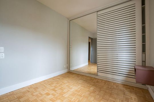 Apartamento com dois quartos e academia no condomínio para comprar. — Suíte