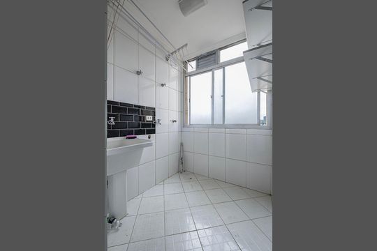 Apartamento com dois quartos e academia no condomínio para comprar. — Área de serviço