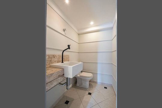 Apartamento com dois quartos e academia no condomínio para comprar. — Lavabo