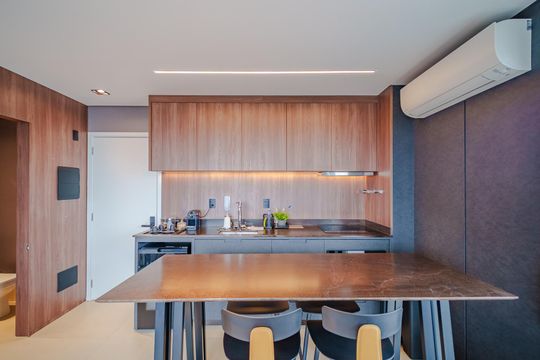 Comprar apartamento mobiliado com 1 quarto e permite animais de estimação. — Cozinha