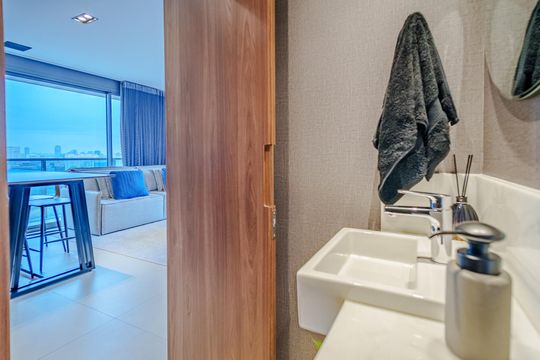Comprar apartamento mobiliado com 1 quarto e permite animais de estimação. — Lavabo