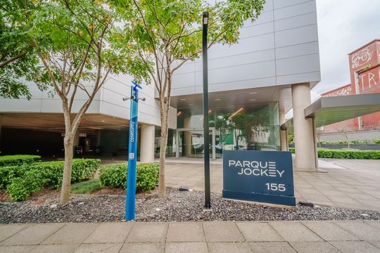 Comprar apartamento mobiliado com 1 quarto e permite animais de estimação. — Fachada