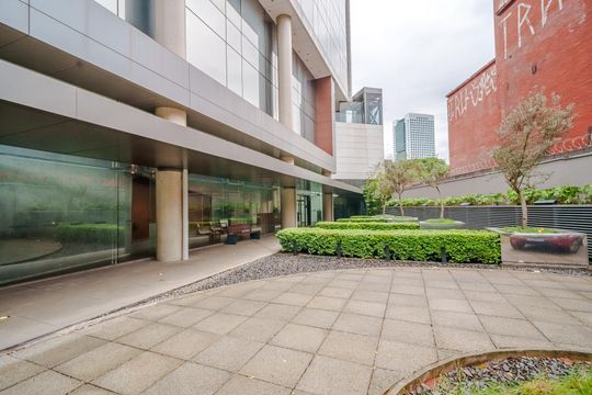 Comprar apartamento mobiliado com 1 quarto e permite animais de estimação. — Fachada