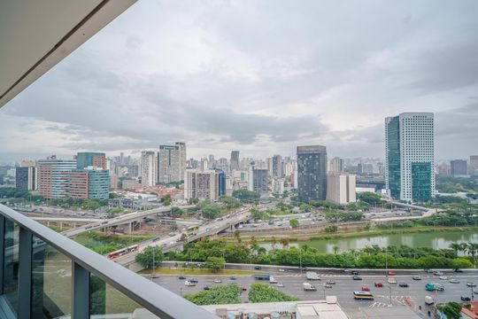 Comprar apartamento mobiliado com 1 quarto e permite animais de estimação. — Varanda